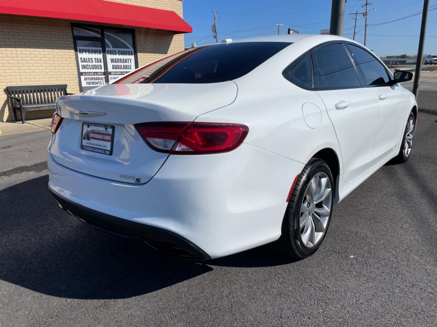 2015 White Chrysler 200 (1C3CCCBB6FN) with an 4-Cyl, MultiAir, 2.4L engine, Automatic, 9-Spd transmission, located at 8008 Warden Rd, Sherwood, AR, 72120, (501) 801-6100, 34.830078, -92.186684 - Photo#7